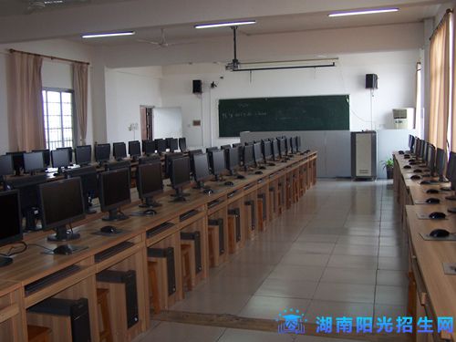 常德中山外语职业学校2.jpg