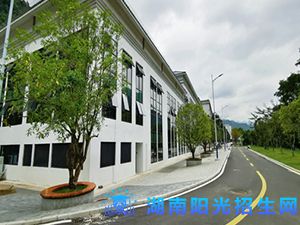 武陵源区旅游职业学校1.jpg